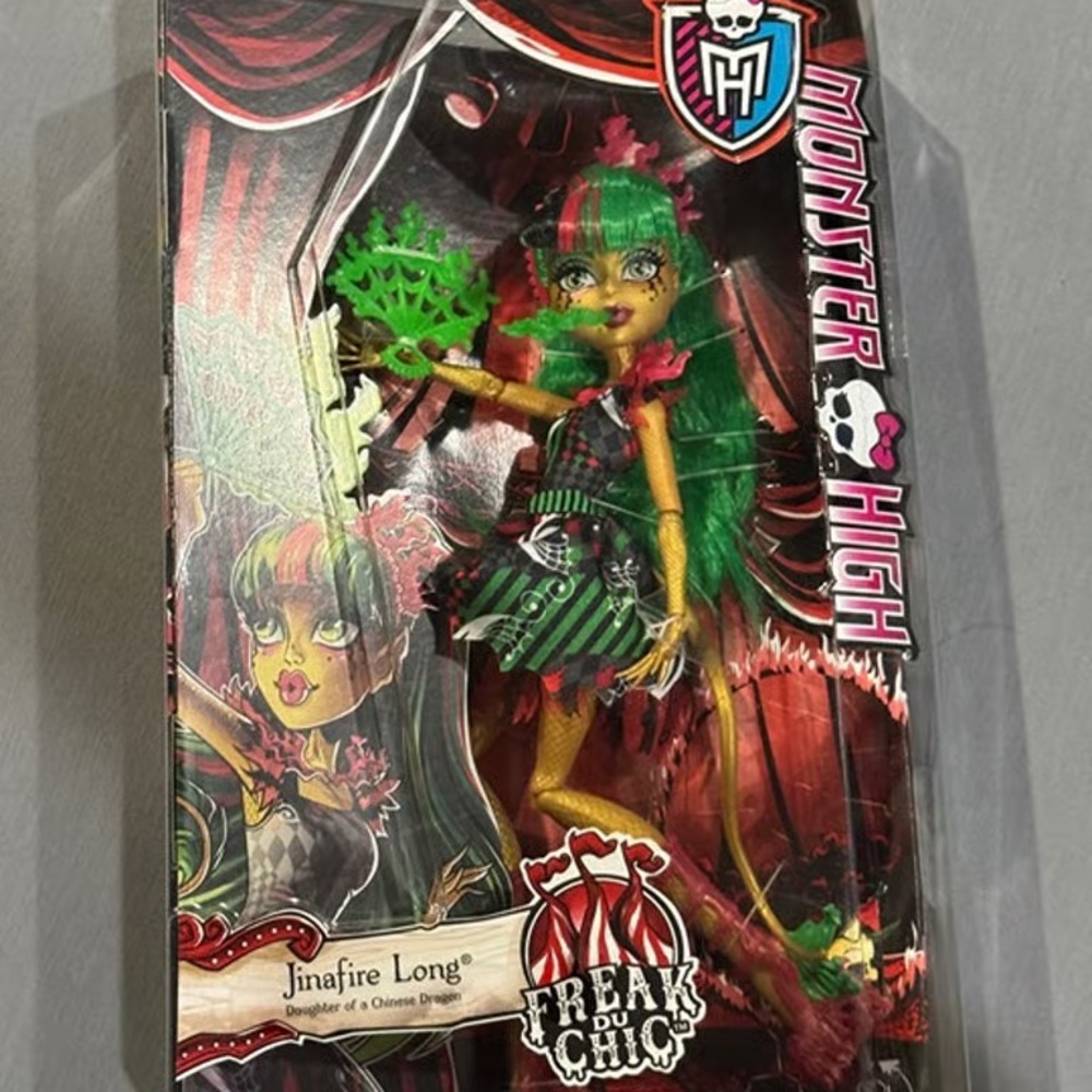 Monster High Jinafire Long Doll Box - Green, Black, Red